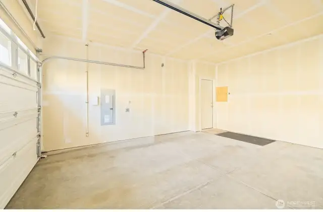 spacious 2 car garage