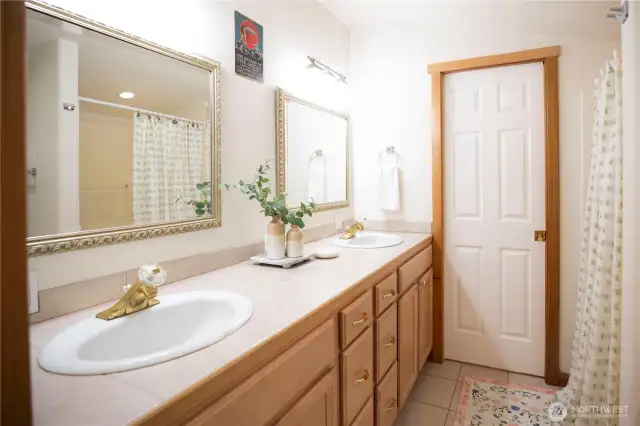Jack & Jill style 3/4 bath upstairs