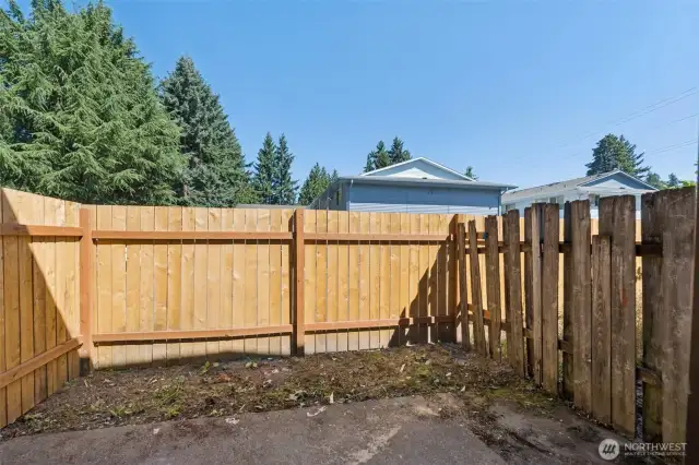 Private back yard fully fenced!