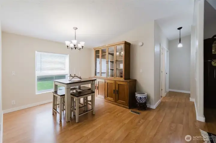 Spacious dining room approx 10' X 10'