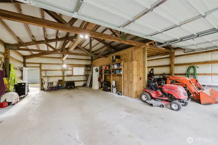 1080 sq ft of garage/shop space.