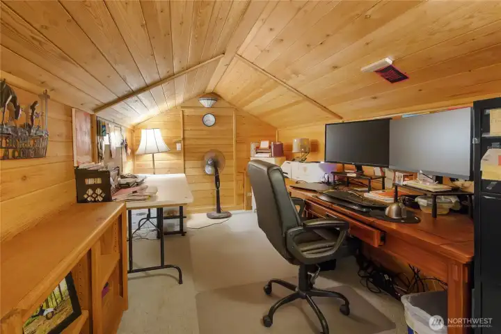 Upper den / hobby room