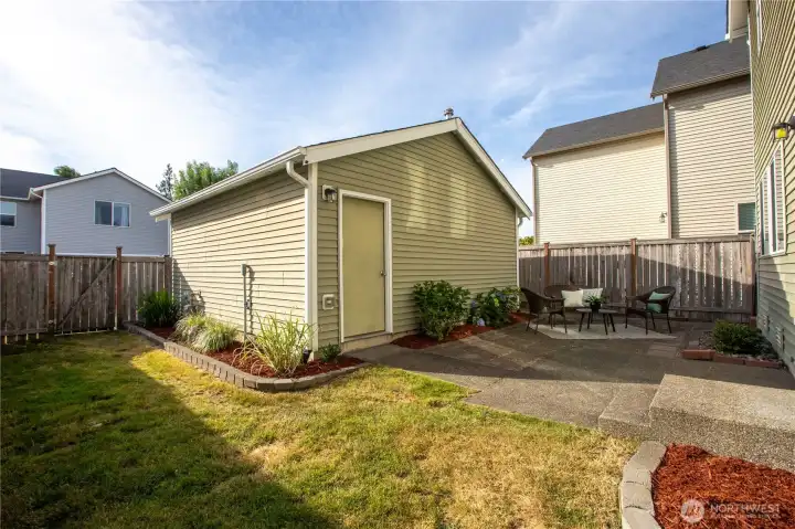 detached 2 car garage
