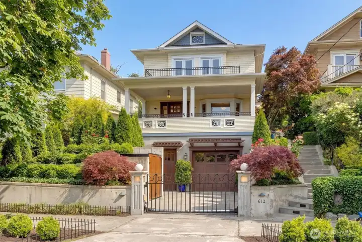 Lovely Restored Craftsman!