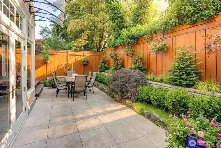 Totally fenced backyard/patio!
