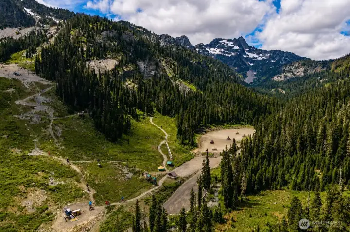 When the snow melts, Alpental transforms into an outdoor playground. Hike to Snow Lake, explore the Pacific Crest Trail, enjoy lift-served mountain biking, or simply take in the spectacular alpine scenery that surrounds the property.