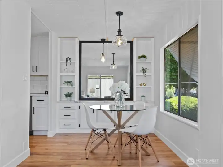 Dining area with dry bar