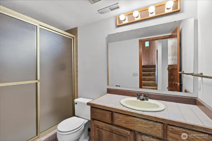 Lower level 3/4 bath
