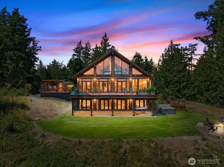 Stunning View Home! Stunning View Home!