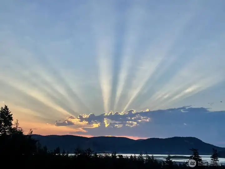 Take in the spectacular sunrise everyday! Take in the spectacular sunrise everyday!
