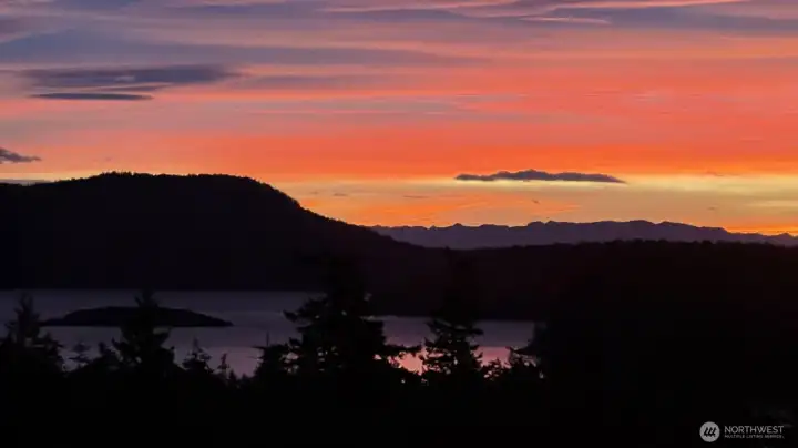 Unwind on the deck as the day closes! Unwind on the deck as the day closes!