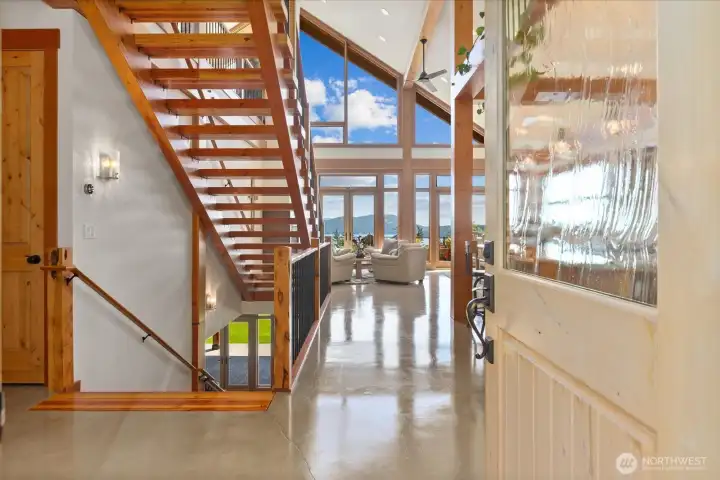 Walk into breath-taking openness! Walk into breath-taking openness!