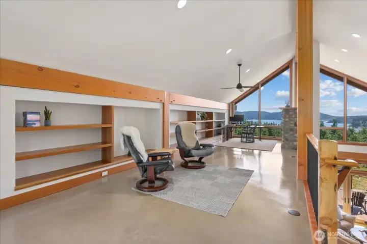 Upstairs Loft with Built -In Storage Upstairs Loft with Built -In Storage