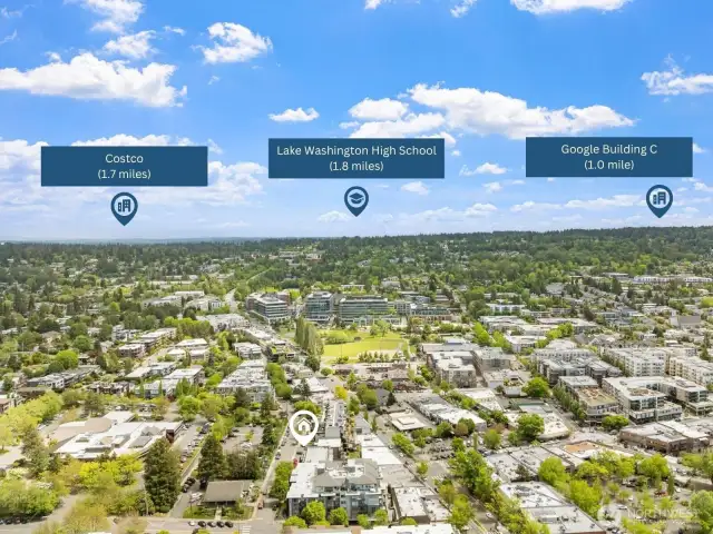 East View: Perfectly positioned in downtown Kirkland, this home offers incredible access to major tech campuses, daily conveniences, and top-rated schools. Everything you need is within reach—all while enjoying the vibrant, walkable charm of the city center.
