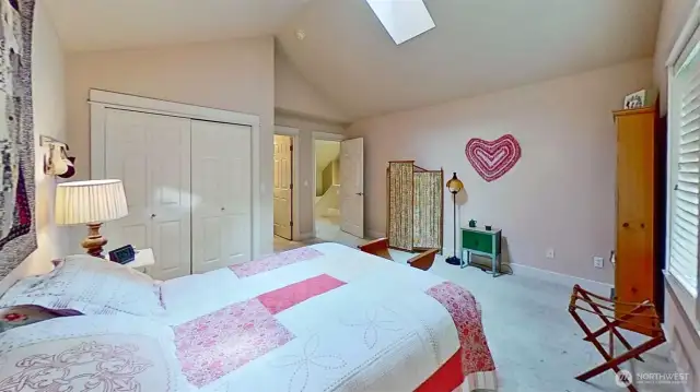 2nd-level bedroom