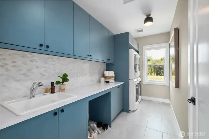 Pictures of model home.  Colors, material, and style may vary.