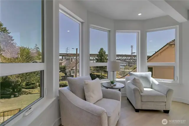 Unit B bow window design toward Ship Canal/Lake Union views.