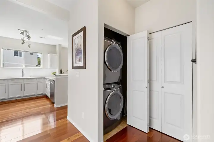 Newer washer and dryer stay with home