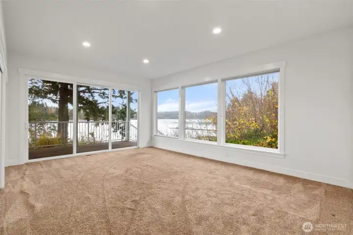 Primary with slider to the beach