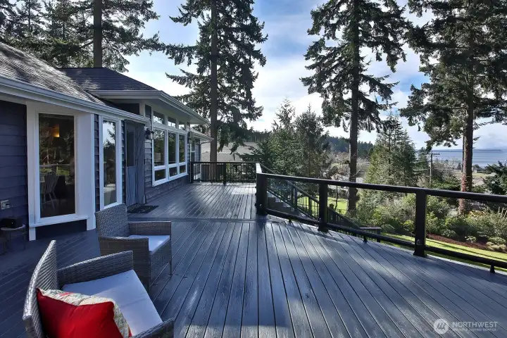 West side views of Shipping Lanes, the Olympic Mountains as well as sunsets to enjoy for years!