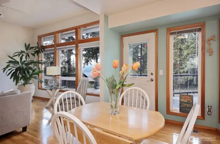 Easy walk out to the deck.