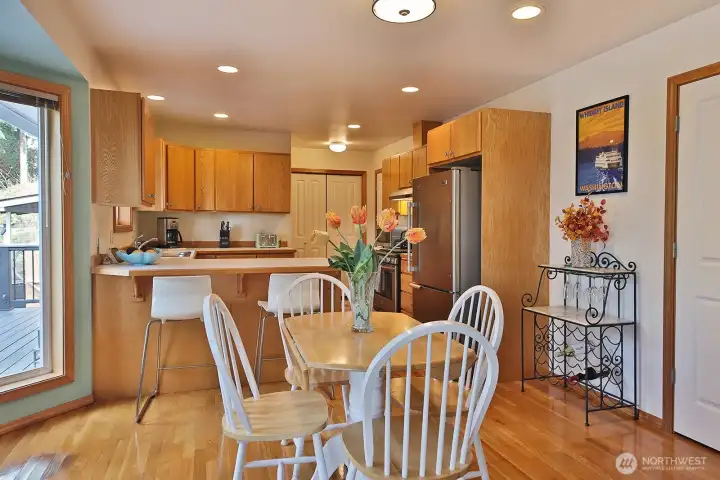 Solid oak cabinetry and Stainless Steel appliances.