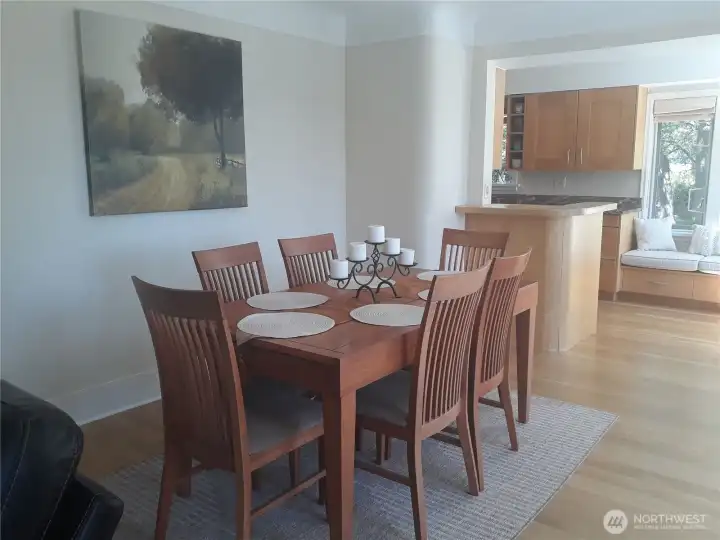 Another look at the dining room.