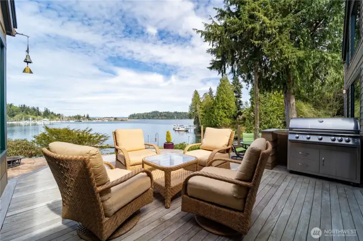 Multi-leveled decks on the water side