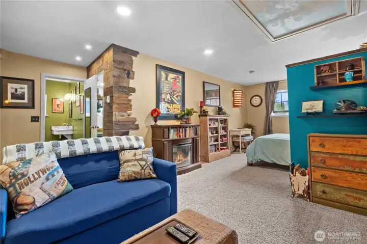 spacious amount of room for the 3rd bedroom- very versatile.