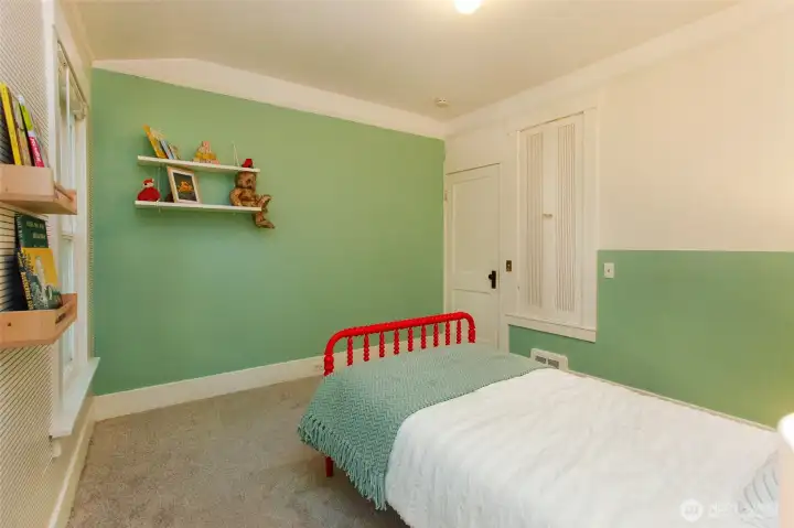 2nd bedroom