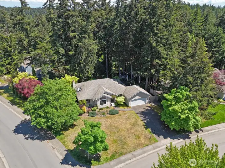 Lovely Rambler on Quiet Corner Lot