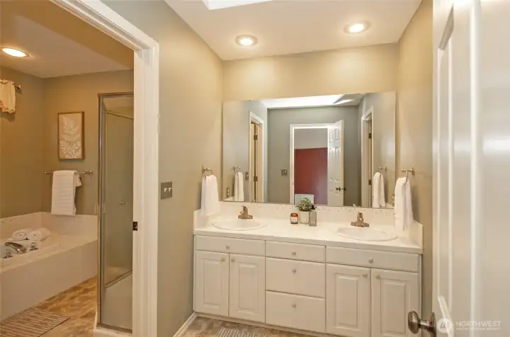5 piece bath with double vanity