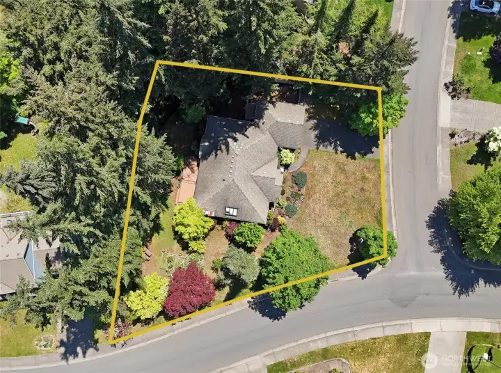Great Large Corner Lot