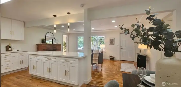 Island Kitchen is perfectly located for entertaining!