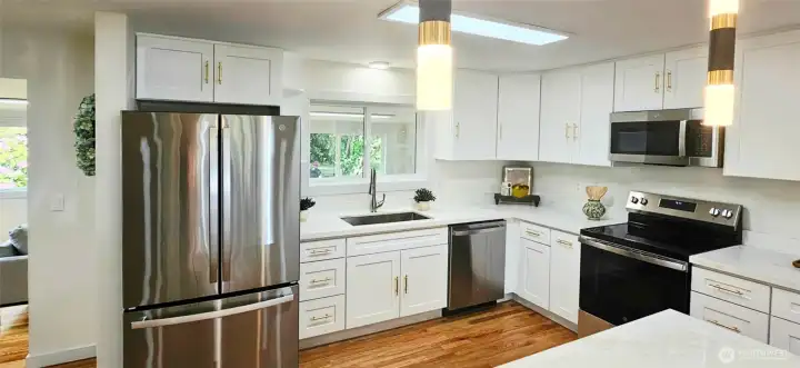 Quartz Island Kitchen ALL NEW appliances