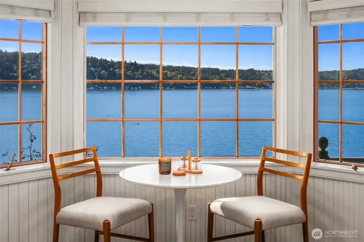 Waterfront mornings begin here, with coffee, conversation, and ever-changing views across Quartermaster Harbor.