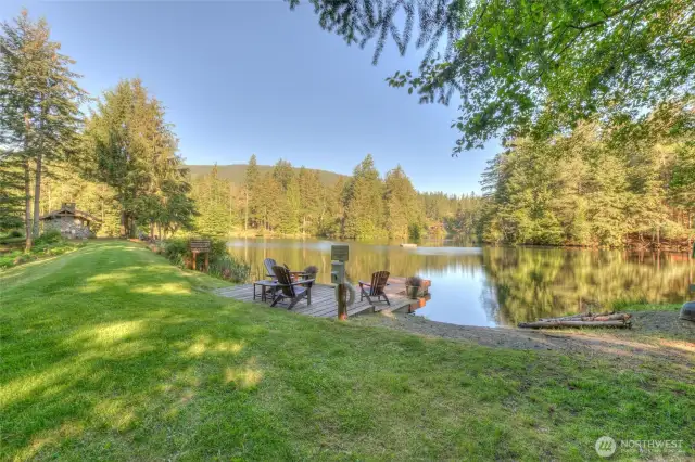 Sandy lake beach area and dock. Swim or paddle out to the Boys and Girls Islands' or relax and observe wildlife (eagles, herons, owls, hawks, as well as many other animals!)