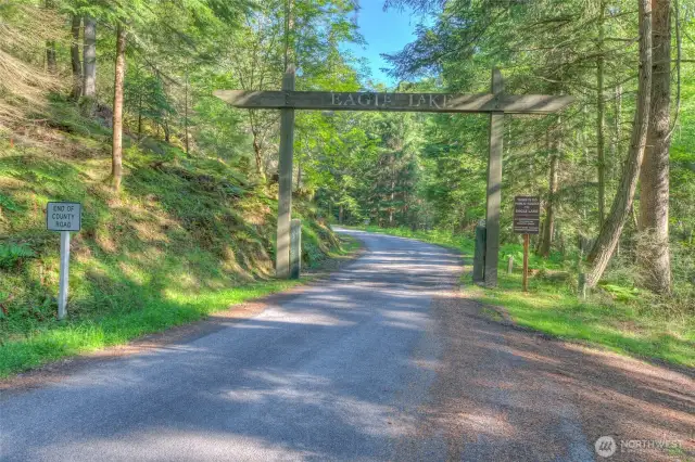 Entrance to Eagle Lake community.