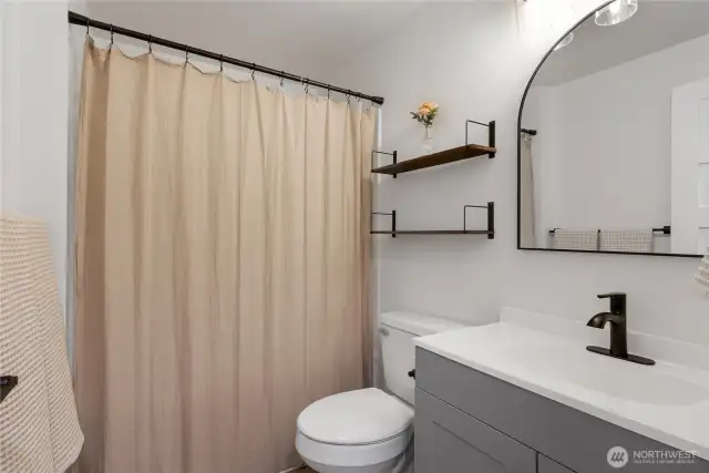 Upstairs Full Guest Bath