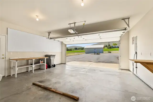 Attached 2 garage