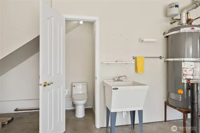 1/2 bath in the garage