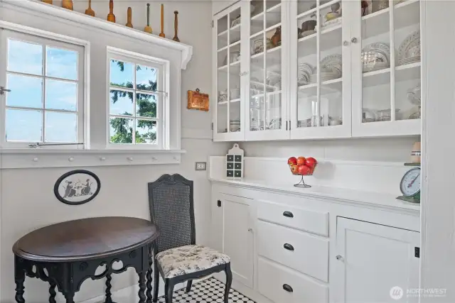 adorable breakfast nook area