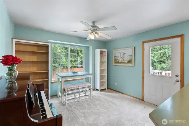 Large morning room!