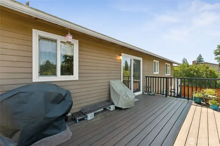 Spacious upgraded deck with durable composite decking