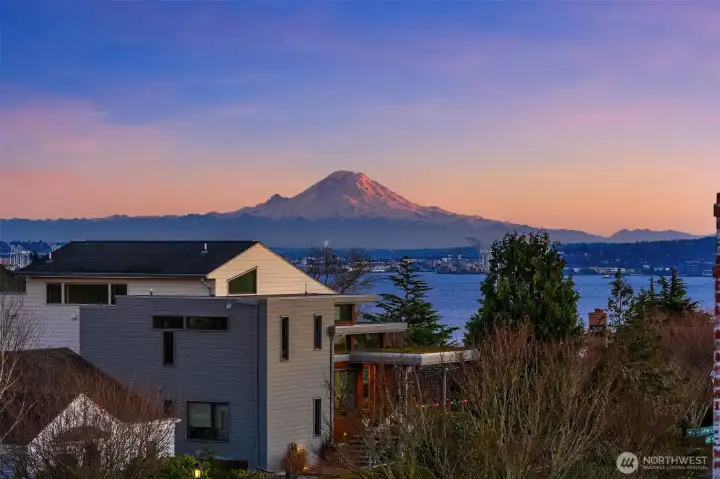 Hmmmmm...looking SE from the Loft.