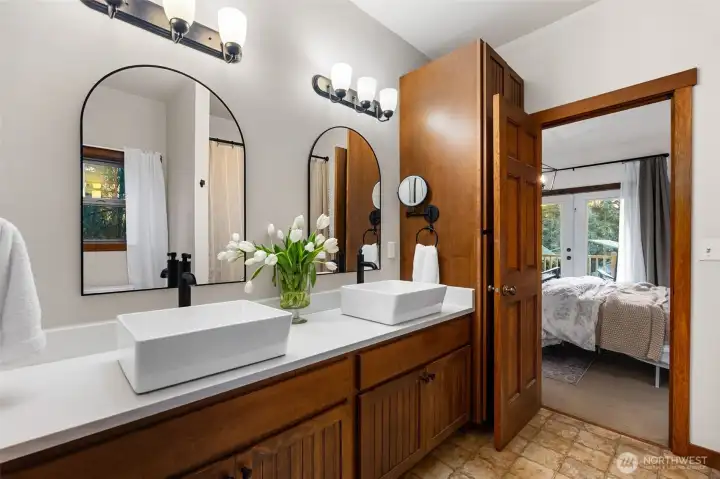 Adjoining Primary Bath