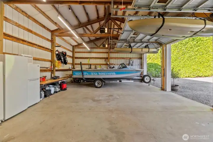 Three Bay Shop With Ample Room