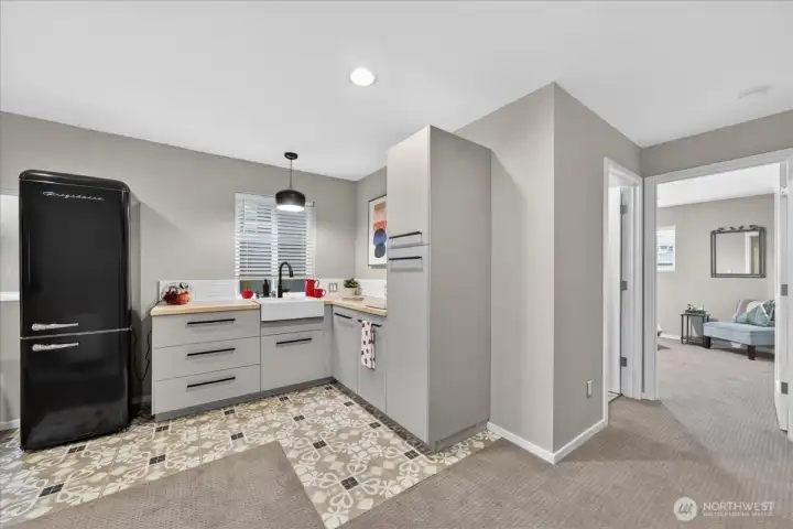 Main floor kitchenette MIL