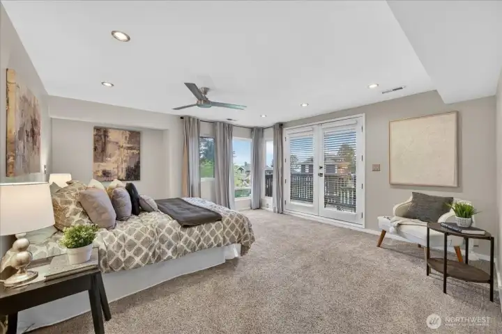 2nd floor Main en Suite bedroom