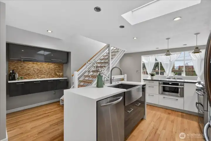 3nd floor kitchen with wer bar
